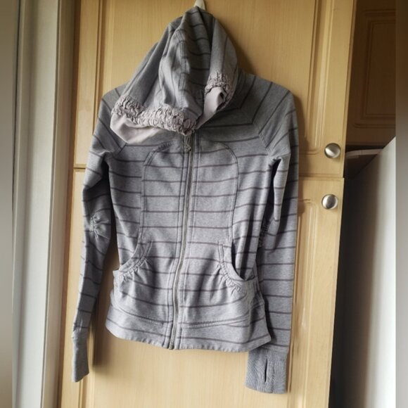 Lululemon Movemeny Ja ket Gray Striped Womens Hoodie - Picture 6 of 11